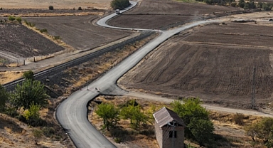İl Özel İdaresi, 20 personel ve 11 iş makinesi ile yol çalışmalarını sürdürüyor
