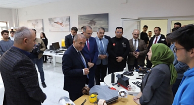 Vali Hatipoğlu, FÜ'si TUSAŞ laboratuvarını ziyaret etti