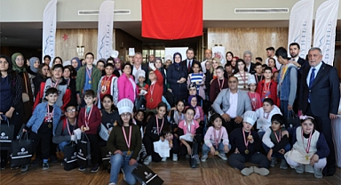 Engelli çocukların mutluluğu pasta süsleme yarışmasıyla taçlandı