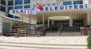 Elazığ Belediyesi tel tel dökülmeye başladı