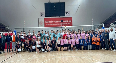 Elazığ'da Voleybol Gençler İl Birinciliği müsabakaları sona erdi