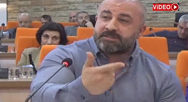 Akkoç'tan,Kara'ya: Belediye içerisinde yöneticilik yapacak isim yok muydu…? sorusu...