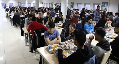 FÜ'si, Ailesinden uzak öğrencilere bir iftar da siz verin! çağrısında bulundu