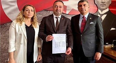 Erol, İmamoğlu'na ilk destek imzasını attı