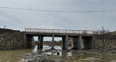 Ekonomik ömrünü dolduran köprü yenilendi