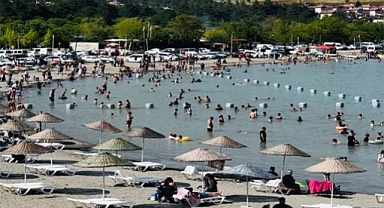 Hazar Gölü ziyaretçi akınına uğruyor