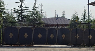 Asla israf etmeyeceğiz dedi, kendisine taşkonak yaptırdı