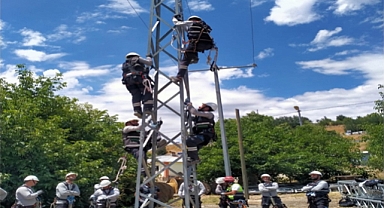 Fırat EDAŞ'tan Saha Çalışanlarına: Yüksekte güvenli çalışma eğitimi