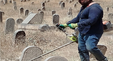Haberimizde sonra mezarlıkta temizleme çalışmaları yapıldı