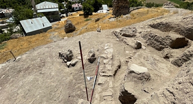 Tadım Kalesi ve Höyüğü'nde binlerce yıllık geçmiş gün yüzüne çıkarılıyor