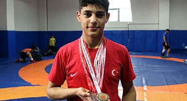 Güreşçi Gururumuz Çelik U-15 Balkan Şampiyonası'nda ülkemizi temsil edecek