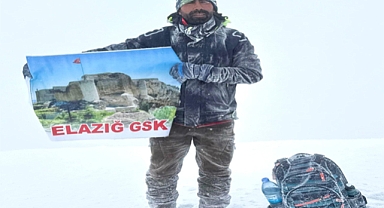 Cumhuriyet coşkusu Erciyes zirvesine taşındı