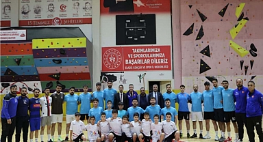 Hentbolda, 2. Lig Erkek takımı parlıyor, altyapı da umut vadediyor