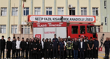 Öğrencilere deprem ve yangın konularında eğitimler veriliyor