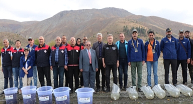 Yarışma ile birlikte otuz bin balık göle bırakıldı