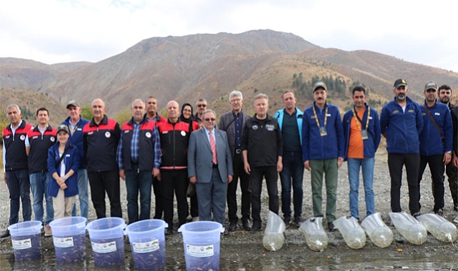 Yarışma ile birlikte otuz bin balık göle bırakıldı