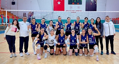 Kadın Voleybol takımı zirvede yerini korudu 