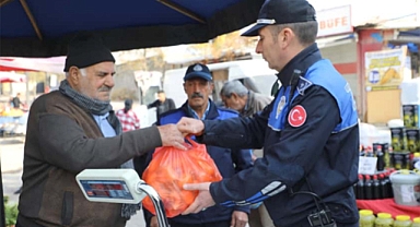 Zabıta ekipleri pazar yerlerine denetimlerini sürdürüyor