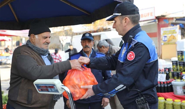 Zabıta ekipleri pazar yerlerine denetimlerini sürdürüyor