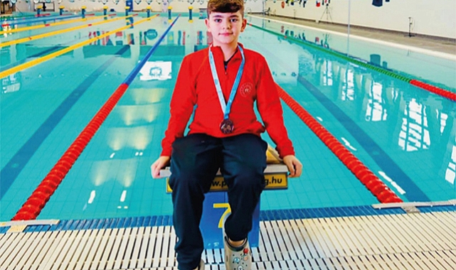 Elazığ Paletli Yüzme Yarışlarında Dünya 3.'Sü oldu