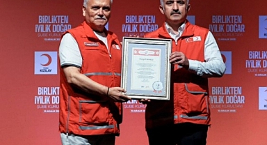 Türk Kızılay Elazığ İl Merkezi'ne Türkiye ikinciliği ödülü
