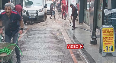 Belediye temizlemeyince esnaf kendi önlemini aldı