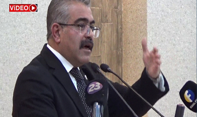 Elazığ Belediyesi bu çağda macrafayla kar temizliyor