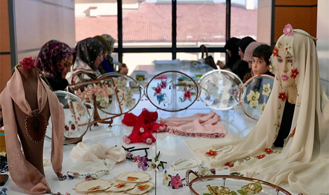 Elazığ Belediyesi'nden kadınlara yönelik boncuklu iğne oyası kursu