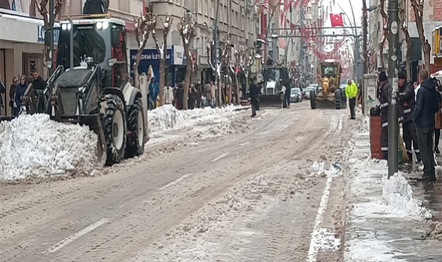 Elazığ Belediyesi'nin karla mücadele paylaşımı tepki topladı