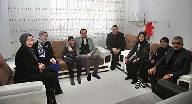 AK Parti'den Rekor Saha Çalışması: 250 Kişilik ekip iki günde 950 haneyi ziyaret etti