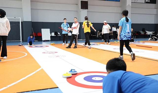 Elazığ'da floor curling gençler grup müsabakaları tamamlandı