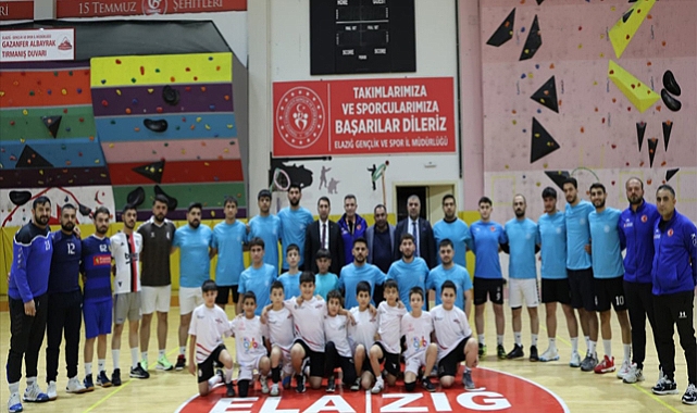 Erkek Hentbol Takımı'ndan Tarihi Başarı: 8'de 8 ile Play-Off'ta