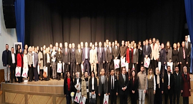 FÜ'sinde akademisyenlere teşekkür belgesi