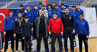 Güreşçiler Van'da zirveye yükseldi