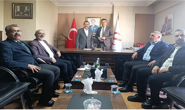 Yeniden Refah Partisi Elazığ'da Nisan Mesaisine Başladı: Yeni meclis üyesine rozet takıldı