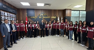 Başkan Alan Sözünü Tuttu: Öğrencilere Elazığspor forması hediye edildi