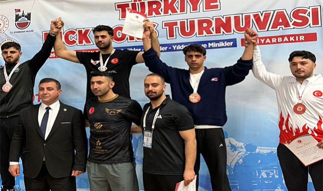 Elazığlı sporculardan kickboksta büyük başarı