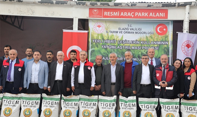Yerli hibrit silajlık mısır tohumluğu üreticilere dağıtıldı