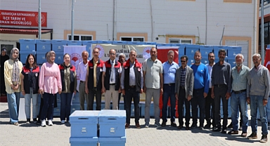 Elazığ'da Arıcılığı geliştirme projesi kapsamında kovan dağıtımı yapıldı