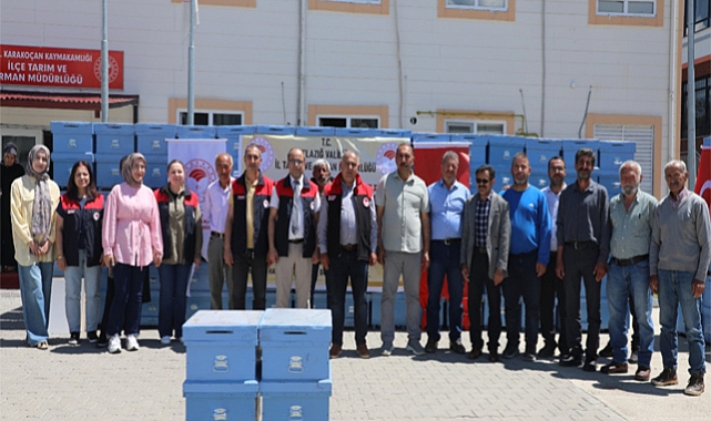Elazığ'da Arıcılığı geliştirme projesi kapsamında kovan dağıtımı yapıldı