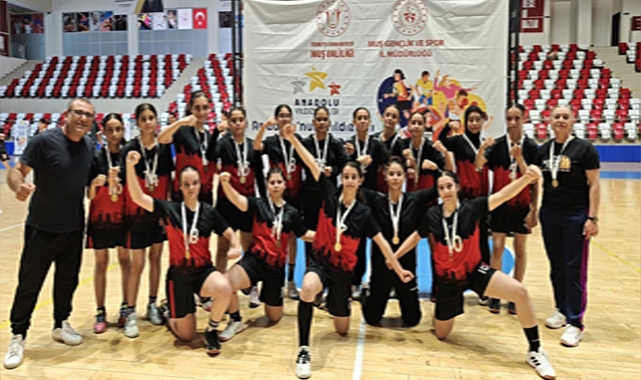 Elazığ Hentbolundan Tarihi Başarı: Hem Kızlar Hem Erkekler Namağlup Yarı Finalde!
