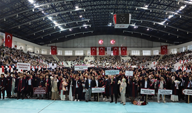 FÜ'sinde genel mezuniyet töreni gerçekleştirildi