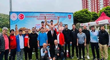 Karakucak güreşinde genç pehlivandan Türkiye derecesi
