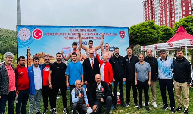 Karakucak güreşinde genç pehlivandan Türkiye derecesi