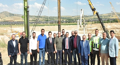 Milletvekili Keleş, FÜ'si yeni hastane işaatında incelemelerde bulundu