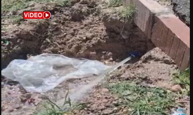 Elazığ belediyesi seyrediyor, 10 gündür su boşa akıyor!