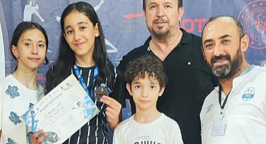 Elazığlı Eskrimci Elif Reyyan Kaya Türkiye üçüncüsü oldu