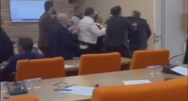 Elazığ Belediye Meclisinde Kavga Çıktı 