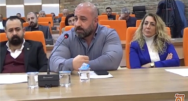 Akkoç'tan,Kara'ya zor soru: Belediye içerisinde yöneticilik yapacak isim yok muydu…?